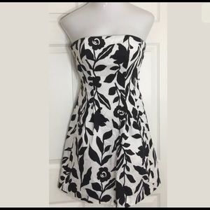 ✨Strapless White House Black Market dress 2 summer